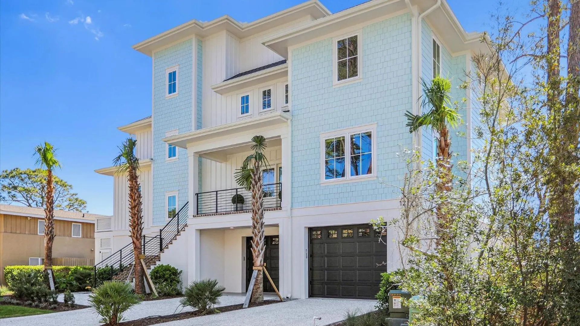 Luxurious 7-Bedroom Retreat At Burkes Beach, Hilton Head Island